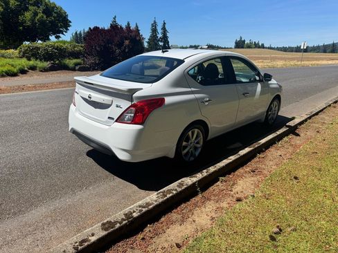 Used 2015 Nissan Versa w/ SL Tech Package FWD image 5