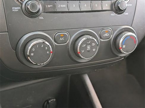 Used 2018 Kia Forte LX image 19