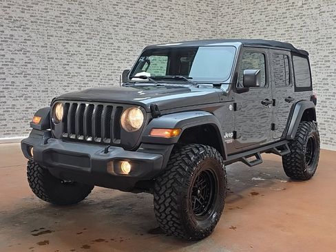 Used 2018 Jeep Wrangler Unlimited Sport S image 3