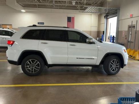 Used 2022 Jeep Grand Cherokee Limited image 2