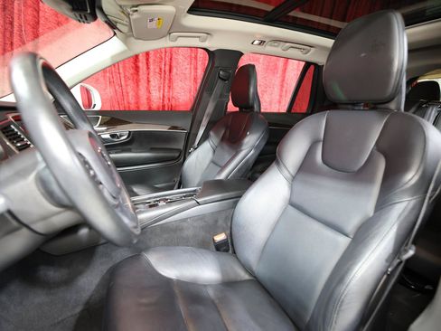 Used 2019 Volvo XC90 T5 Momentum FWD image 13