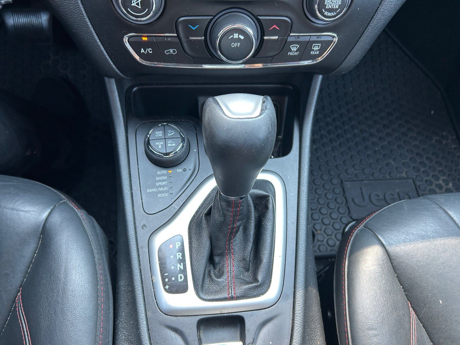 Used 2015 Jeep Cherokee Trailhawk w/ Leather Interior Group AWD/4WD image 24