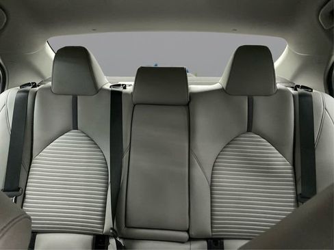 Used 2022 Toyota Camry SE FWD image 18