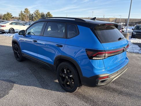 Certified 2025 Volkswagen Taos SE image 6