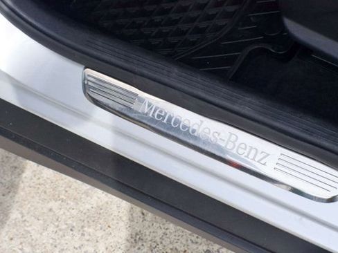 Used 2019 Mercedes-Benz GLC 300 4MATIC image 38