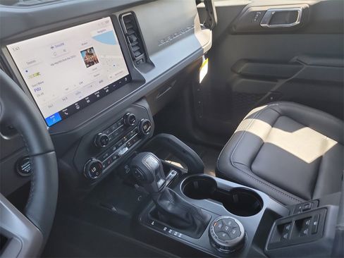 New 2025 Ford Bronco Badlands image 17