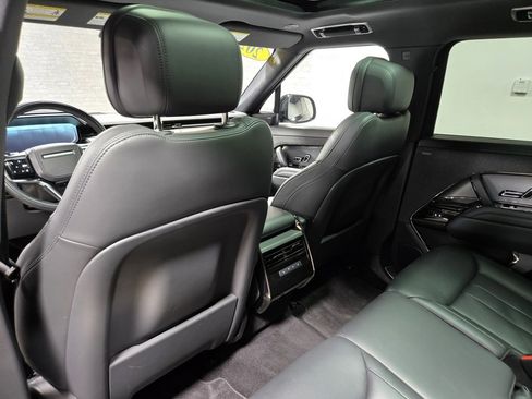 Used 2025 Land Rover Range Rover Sport SE image 36