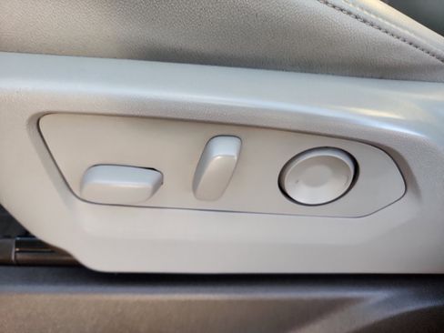 Used 2024 GMC Sierra 1500 SLT image 12