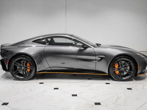 Used 2025 Aston Martin V8 Vantage Coupe RWD image 38