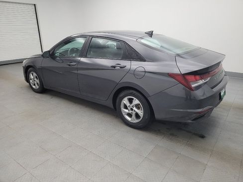 Used 2021 Hyundai Elantra SE image 3