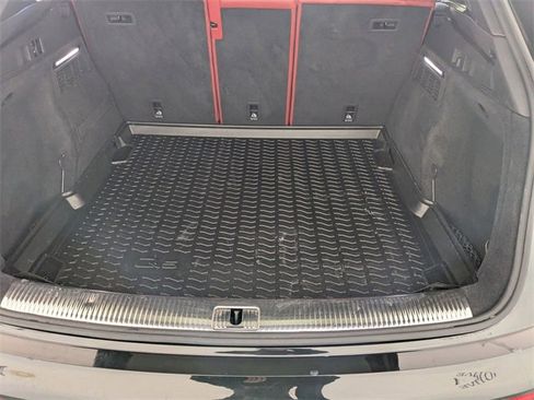 Used 2019 Audi SQ5 Prestige w/ Prestige Package image 30