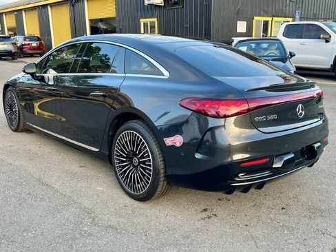 Used 2022 Mercedes-Benz EQS 580 4MATIC Sedan image 8