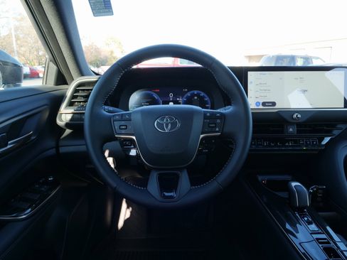 Used 2026 Toyota Crown XLE image 22