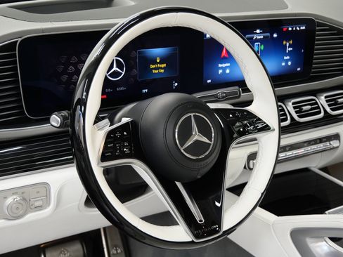 Used 2024 Mercedes-Benz Maybach GLS 600 4MATIC image 15