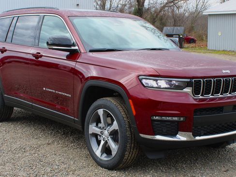 New 2025 Jeep Grand Cherokee L Limited image 3