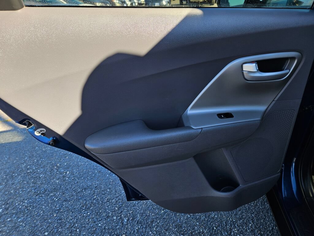 Used 2017 Kia Niro LX FWD image 11