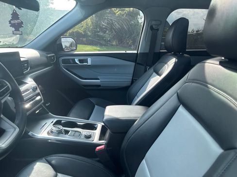 Used 2024 Ford Explorer XLT w/ Equipment Group 202A AWD/4WD image 30