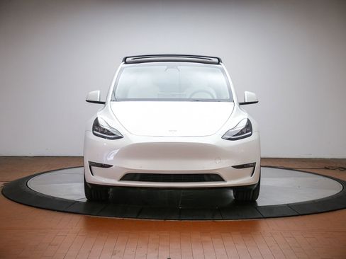 Used 2021 Tesla Model Y Long Range AWD/4WD image 7
