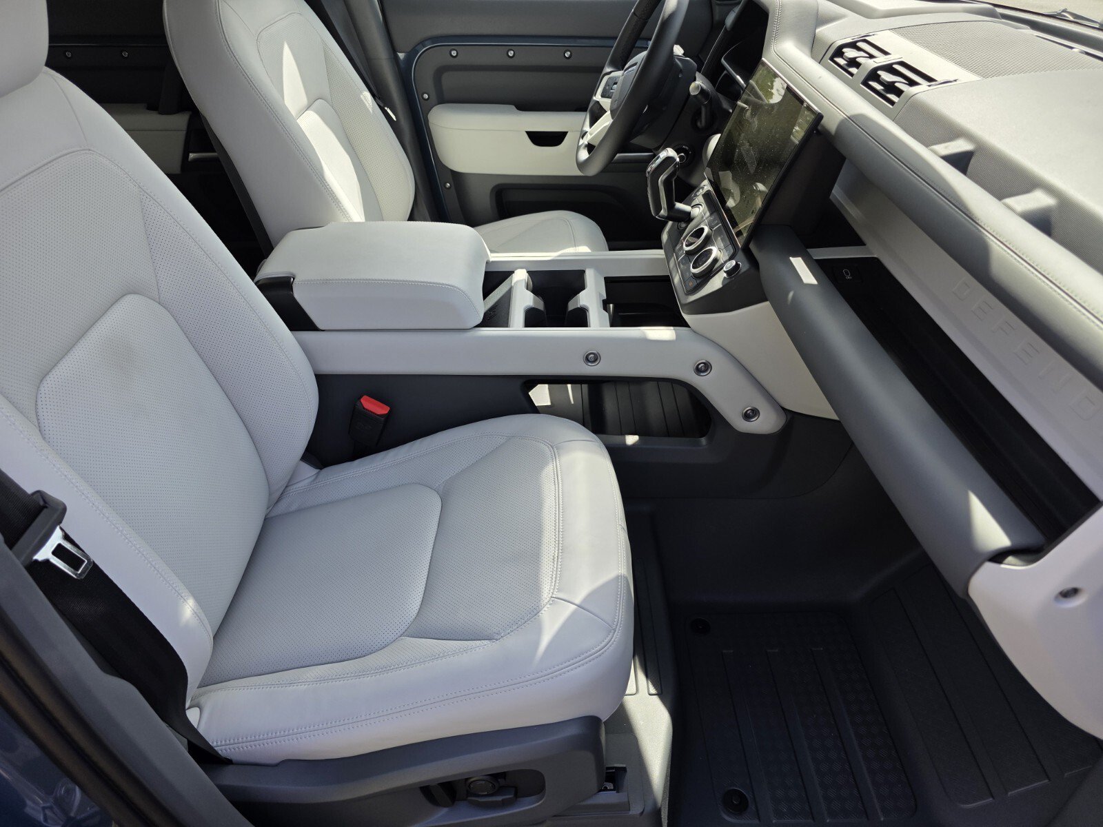New 2026 Land Rover Defender 110 X-Dynamic SE AWD/4WD image 3