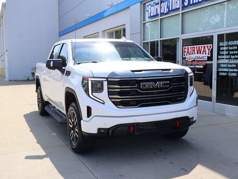 Used 2023 GMC Sierra 1500 AT4 w/ AT4 Preferred Package AWD/4WD image 2