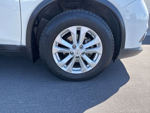 Used 2015 Nissan Rogue SV w/ SV Premium Package image 3