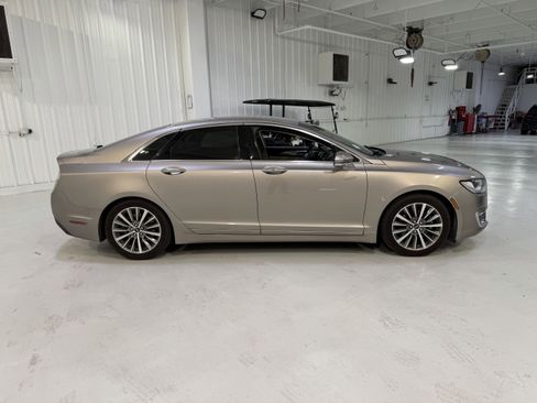 Used 2020 Lincoln MKZ image 6