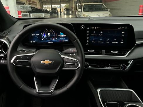 Used 2025 Chevrolet Equinox LT image 13