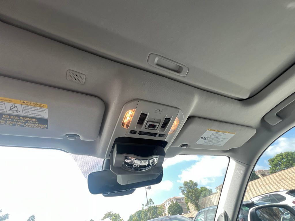 Used 2021 Toyota Highlander Limited FWD image 19