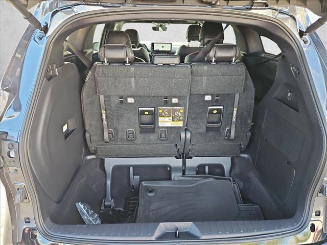 Used 2025 Toyota Sienna Limited FWD image 6