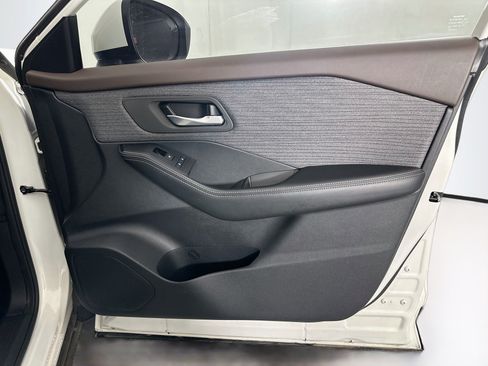 Used 2023 Nissan Rogue SV FWD image 30