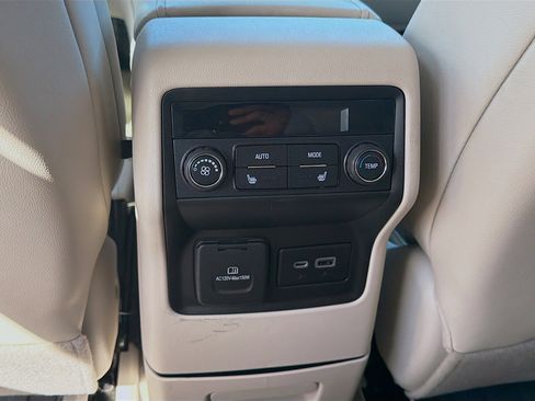 Used 2022 GMC Acadia Denali w/ Denali Ultimate Package image 23