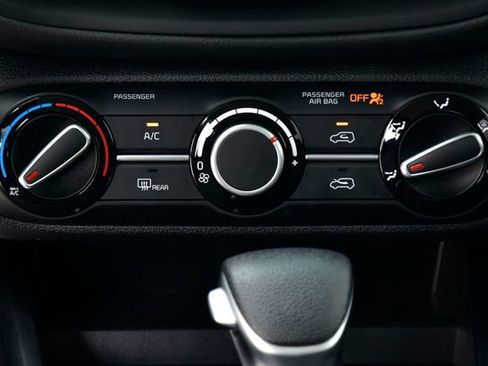 Certified 2025 Kia Soul LX w/ LX Technology Package FWD image 20