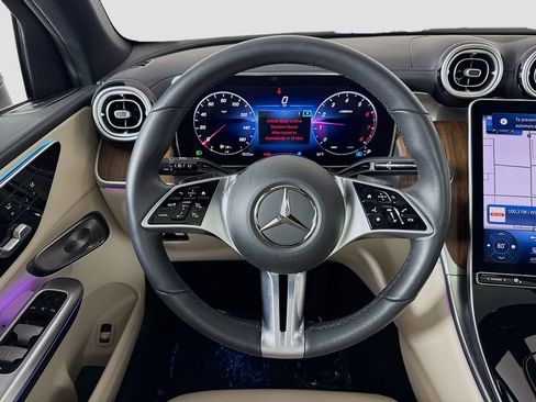 Used 2023 Mercedes-Benz GLC 300 4MATIC image 11