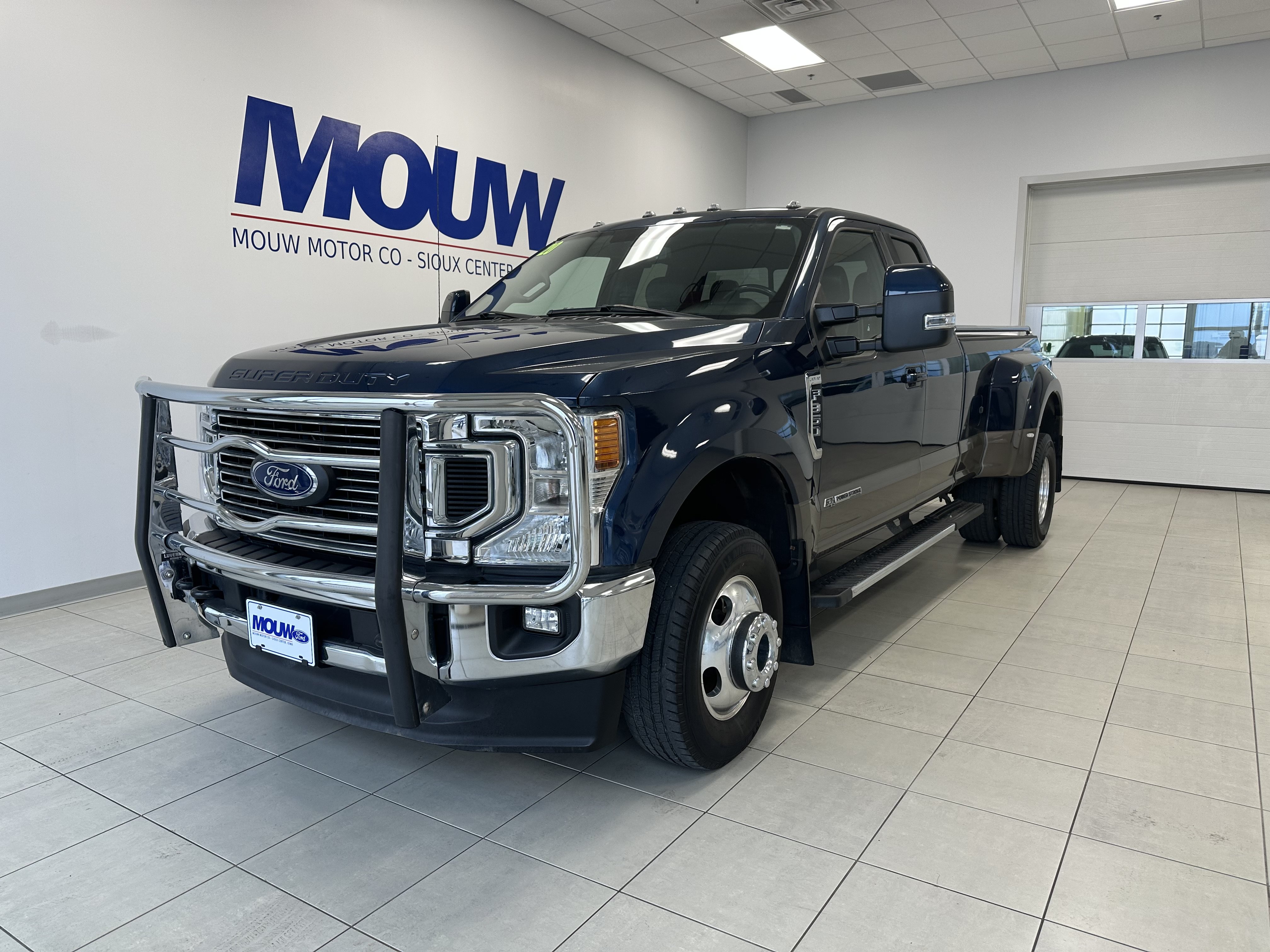 Used 2020 Ford F350 Lariat w/ Lariat Value Package AWD/4WD image 2