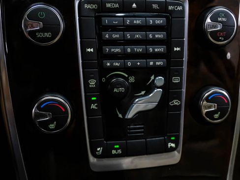 Used 2012 Volvo XC70 3.2 FWD image 24