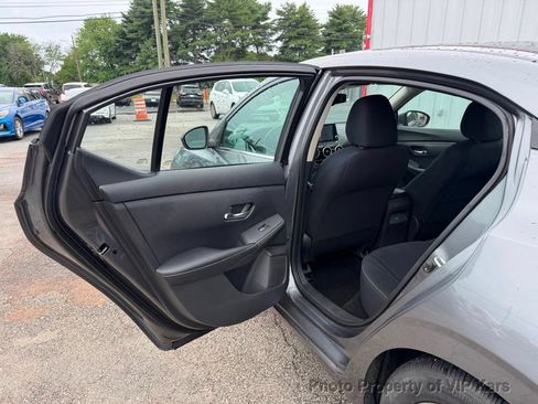 Used 2021 Nissan Sentra SV FWD image 12