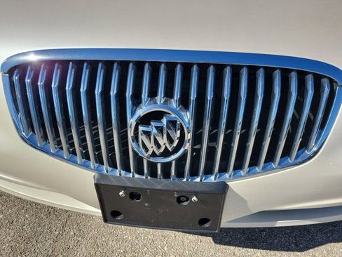 Used 2011 Buick Lucerne CXL image 7