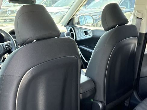 Used 2025 Kia Soul LX FWD image 23