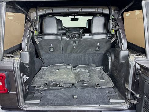 Used 2019 Jeep Wrangler Unlimited Sahara image 29