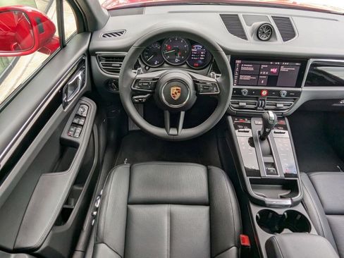 Certified 2025 Porsche Macan image 15