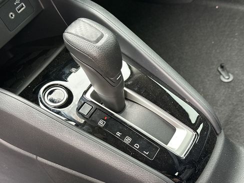 New 2025 Nissan Kicks SR image 31