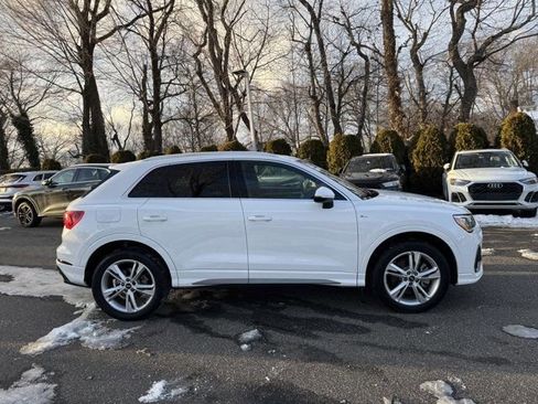 Certified 2022 Audi Q3 2.0T Premium image 4