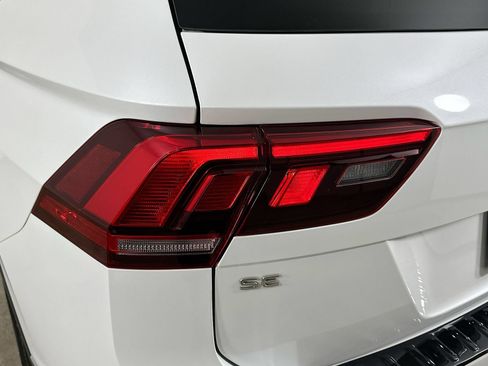 Used 2023 Volkswagen Tiguan SE AWD/4WD image 12
