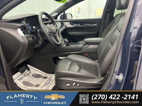 Used 2025 Cadillac XT5 Premium Luxury image 9