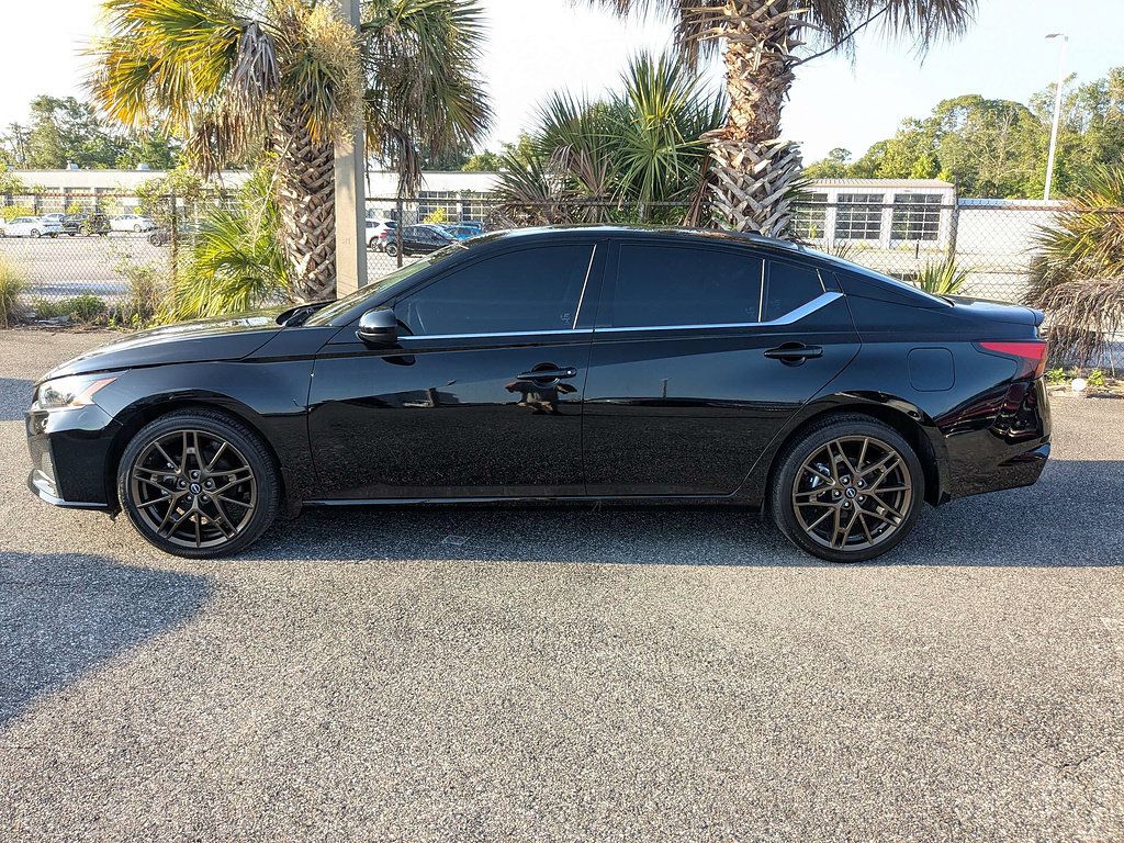 Used 2025 Nissan Altima 2.5 SR w/ SR Premium Package AWD/4WD image 7