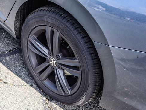 Used 2023 Volkswagen Jetta SE w/ Panoramic Sunroof Package image 42