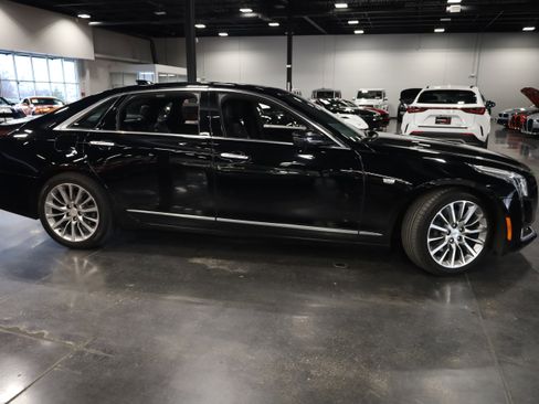 Used 2018 Cadillac CT6 Luxury image 8