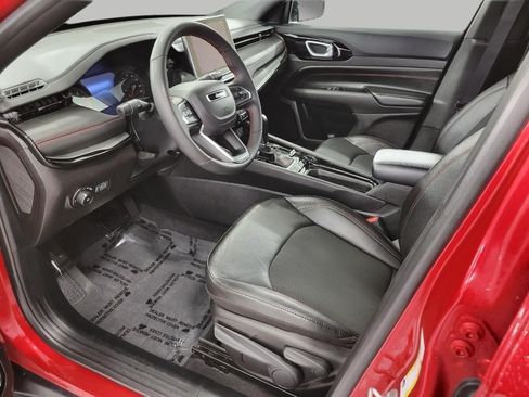Used 2025 Jeep Compass Trailhawk AWD/4WD image 9