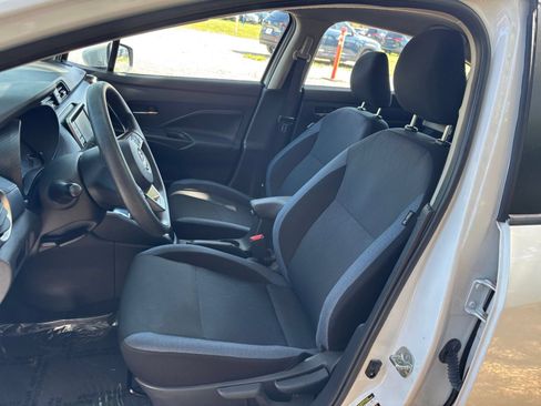Used 2025 Nissan Versa SV FWD image 36