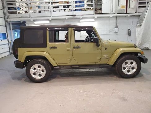Used 2013 Jeep Wrangler Unlimited Sahara w/ Connectivity Group AWD/4WD image 8
